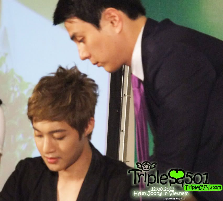 [HJL] Fansign Event in Vietnam Queen Plaza [12.08.11] (4)   34