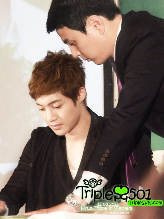 [HJL] Fansign Event in Vietnam Queen Plaza [12.08.11] (4)   37