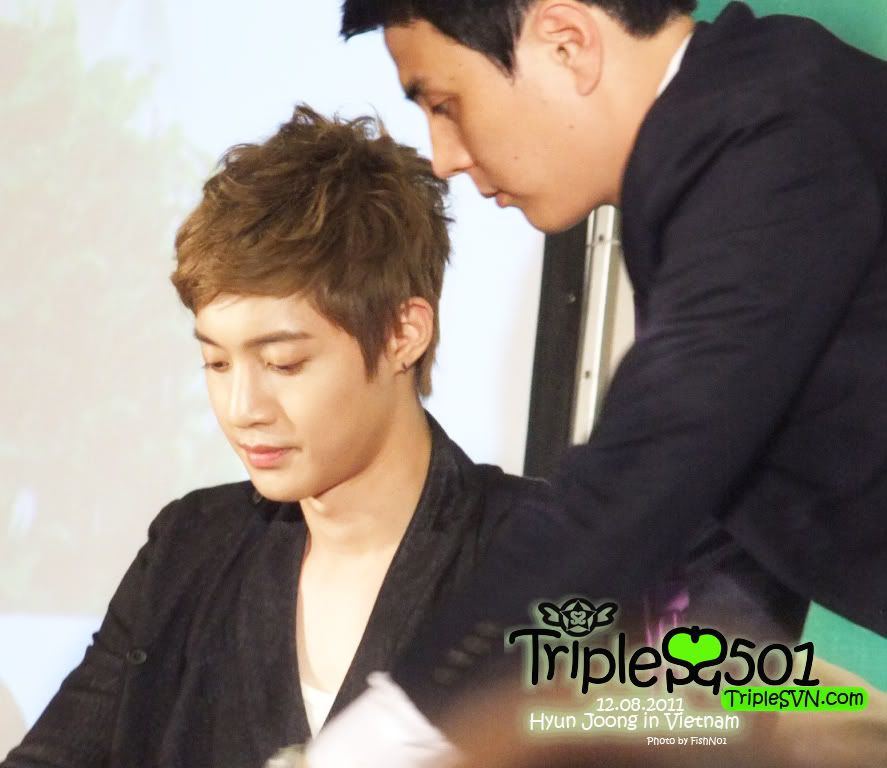 [HJL] Fansign Event in Vietnam Queen Plaza [12.08.11] (4)   41