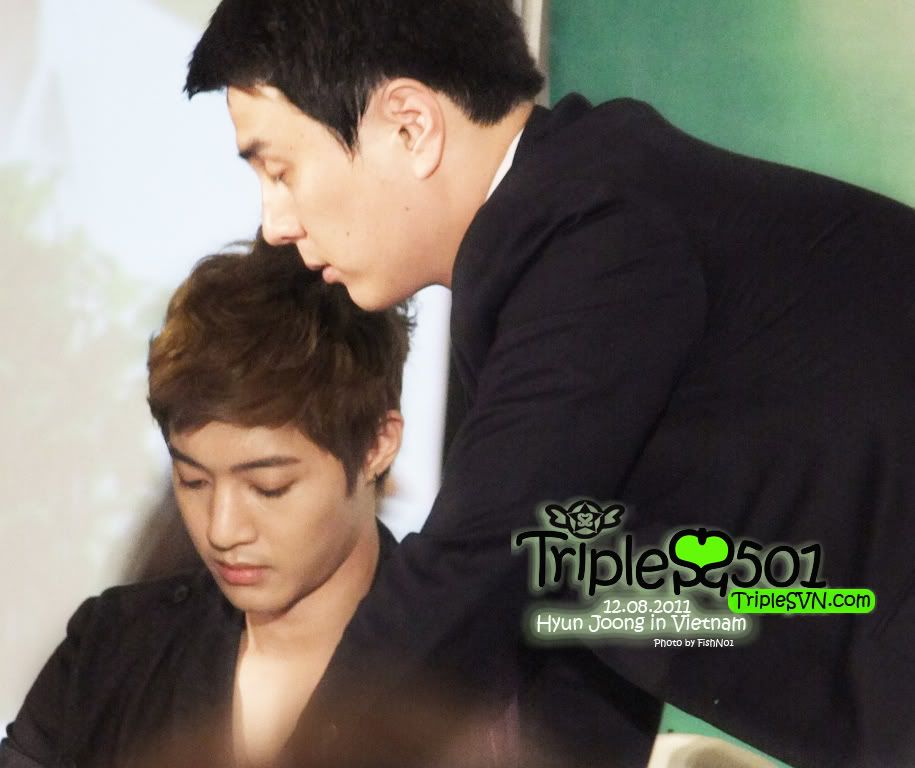 [HJL] Fansign Event in Vietnam Queen Plaza [12.08.11] (4)   42