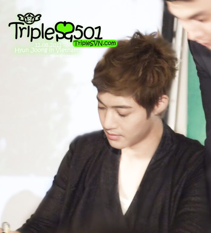 [HJL] Fansign Event in Vietnam Queen Plaza [12.08.11] (4)   48