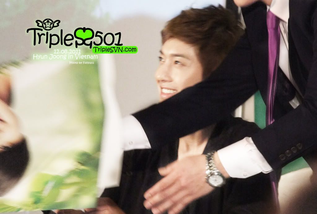 [HJL] Fansign Event in Vietnam Queen Plaza [12.08.11] (4)   49