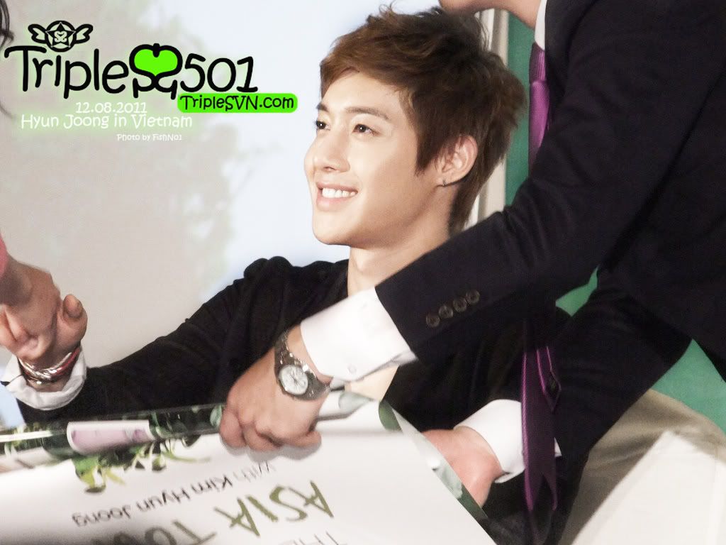 [HJL] Fansign Event in Vietnam Queen Plaza [12.08.11] (4)   51