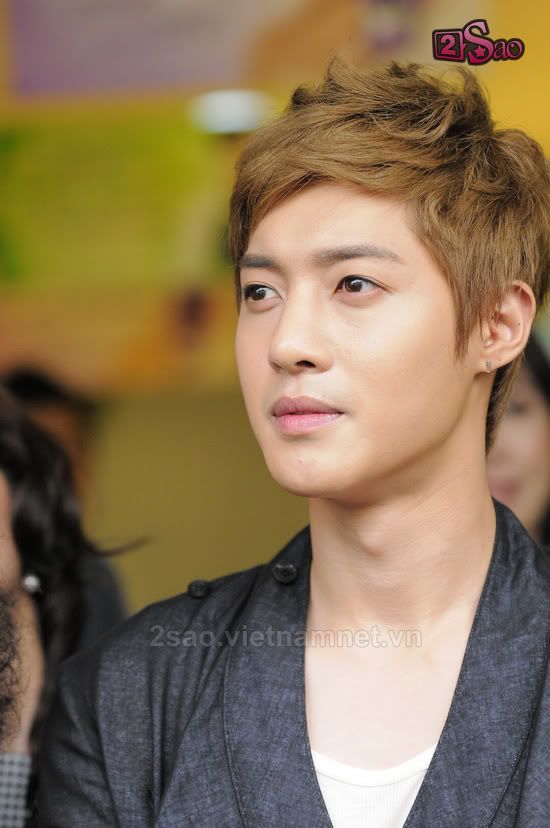 [HJL] Fansign Event in Vietnam Queen Plaza [12.08.11] 5330ca1317c35f9ce2fe0b5a