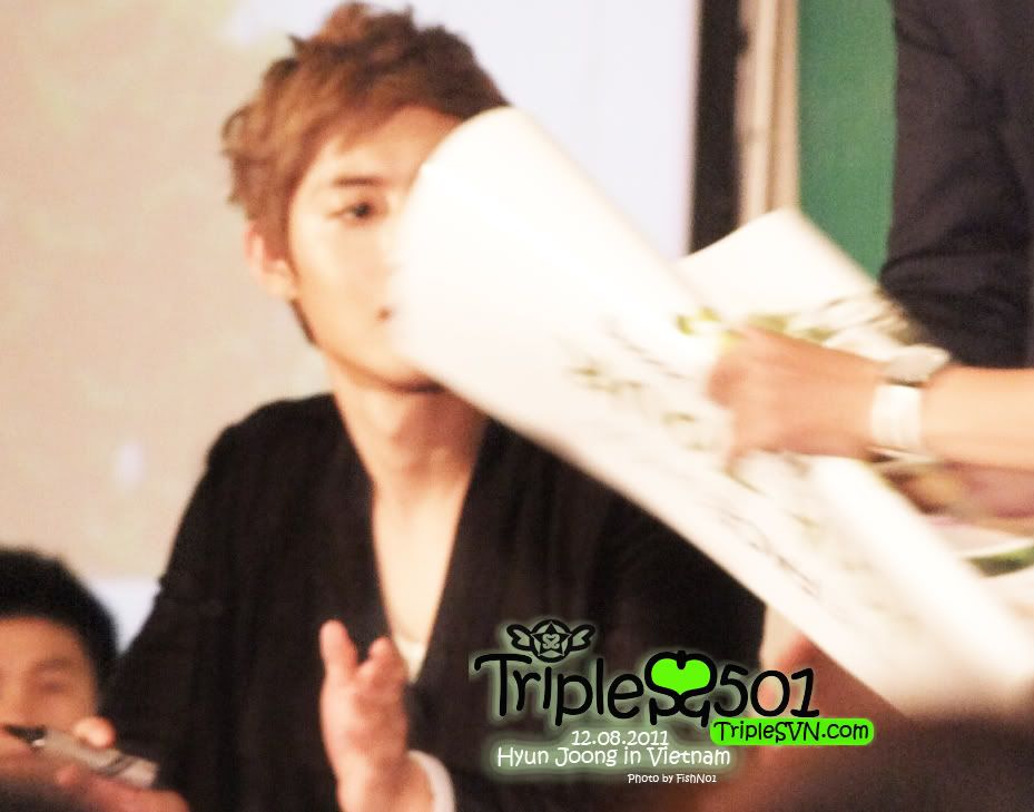 [HJL] Fansign Event in Vietnam Queen Plaza [12.08.11] (4)   54