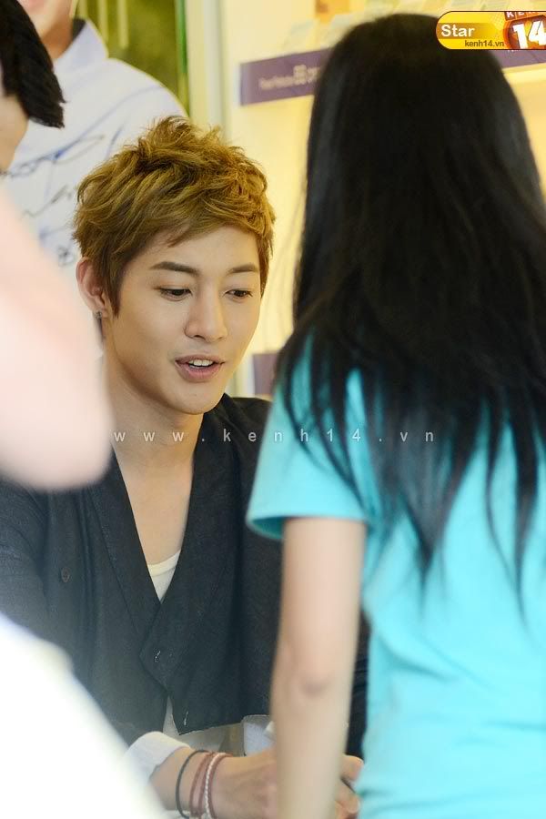 [HJL] Fansign Event in Vietnam Queen Plaza [12.08.11] 5ffc4802d683b8a37acbe1a1