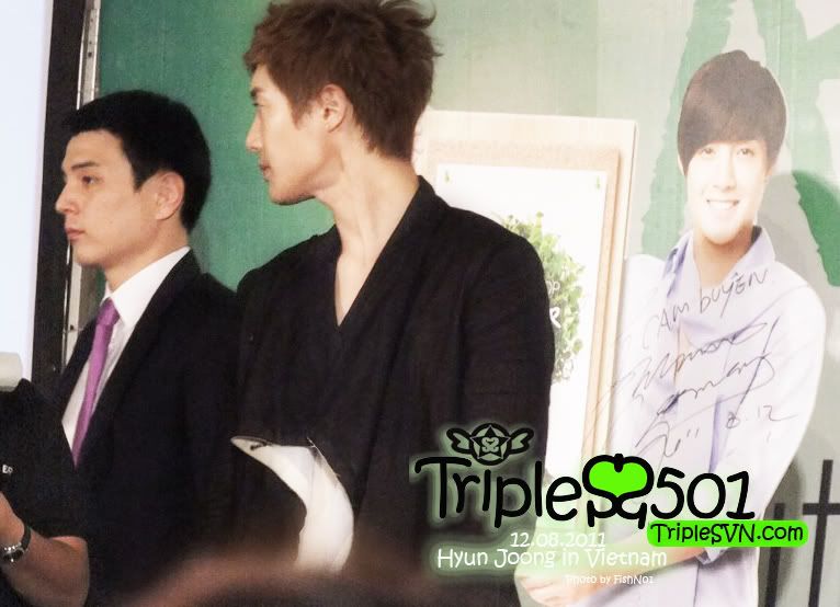 [HJL] Fansign Event in Vietnam Queen Plaza [12.08.11] (4)   60