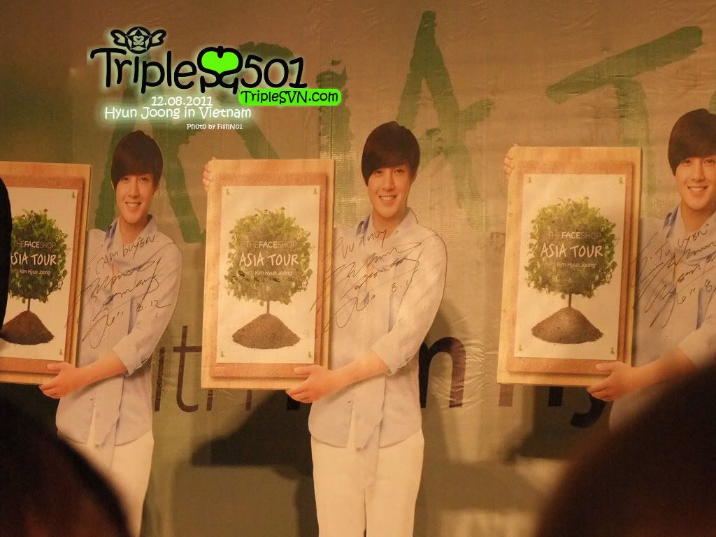 [HJL] Fansign Event in Vietnam Queen Plaza [12.08.11] (4)   61