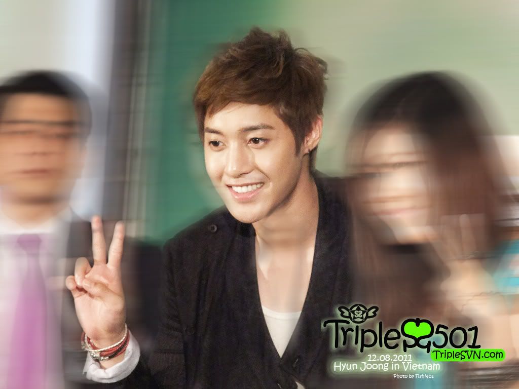 [HJL] Fansign Event in Vietnam Queen Plaza [12.08.11] (4)   68