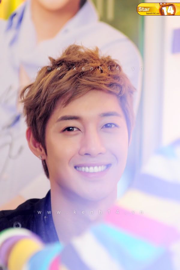 [HJL] Fansign Event in Vietnam Queen Plaza [12.08.11] 6edf7604d76072fc0b7b82df