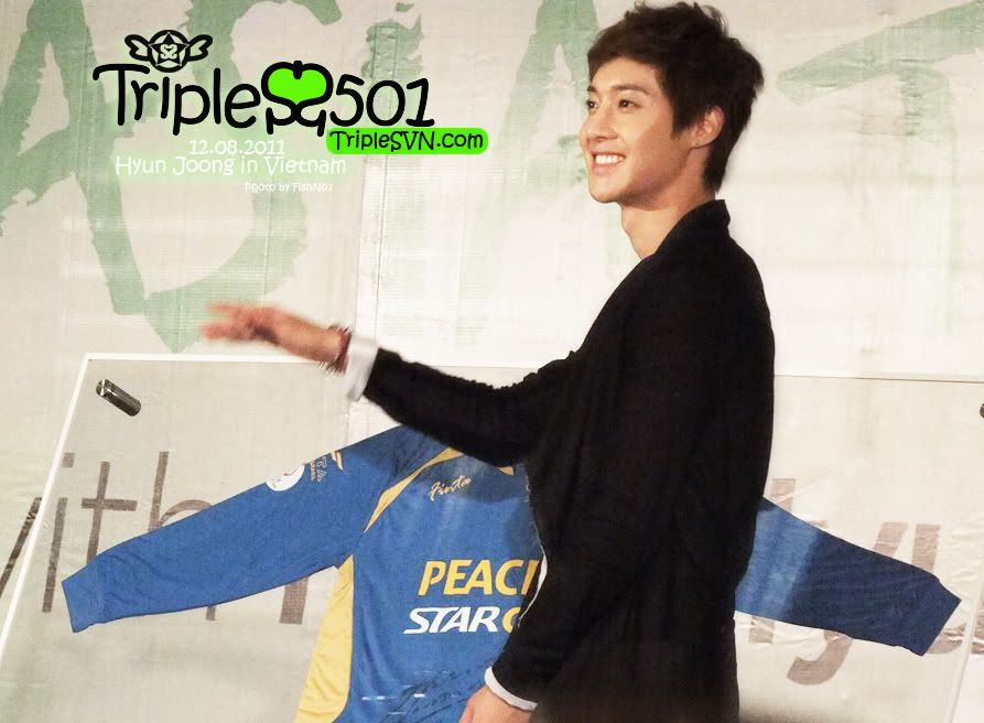 [HJL] Fansign Event in Vietnam Queen Plaza [12.08.11] (4)   76