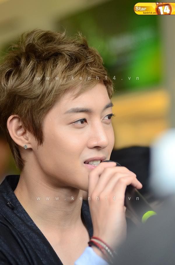 [HJL] Fansign Event in Vietnam Queen Plaza [12.08.11] 9190a854ee61dcb79d8204d8