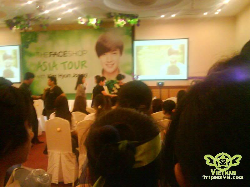 [HJL] Fansign Event in Vietnam Queen Plaza [12.08.11]  (2) FS10