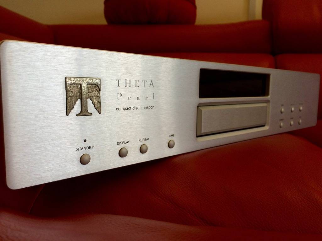 Theta Digital Pearl CD Transport (SOLD) Theta%20Pearl%20A