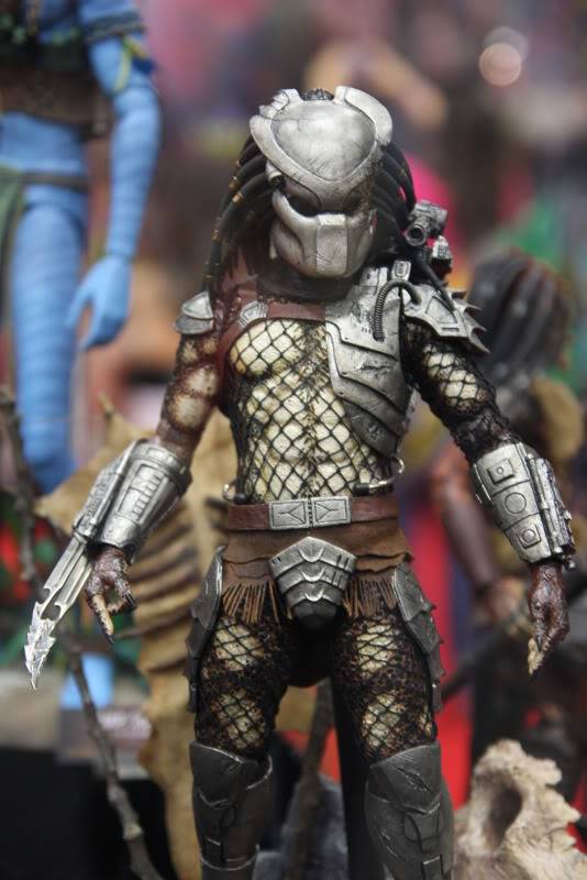 [SDCC 2011] Hot Toys - Predators: Battle Damaged Classic Predator - Página 3 HTPREDDCLASSIC3