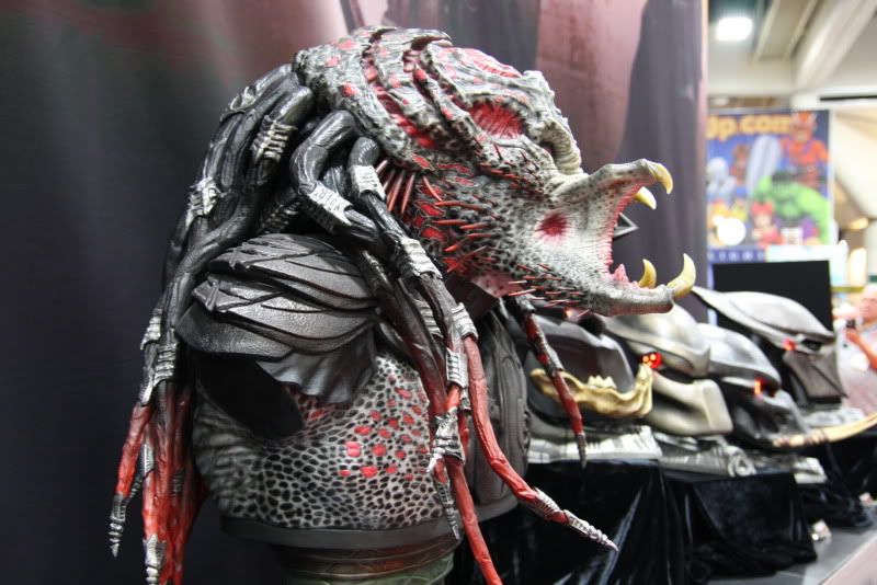 [SDCC 2011] Sideshow - Aliens and Predators Berserker10