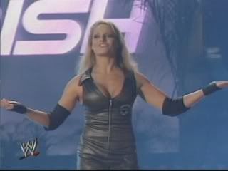 Trish vs Kelly Kelly vs Ashley . 0109203923_01