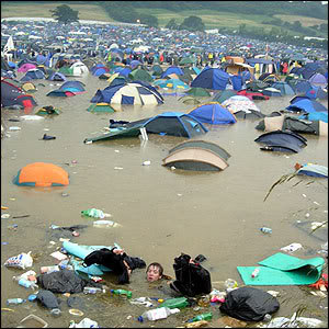 VIAJE ORGANIZADO HELLFEST 2010 - Pgina 18 Wet_glastonbury