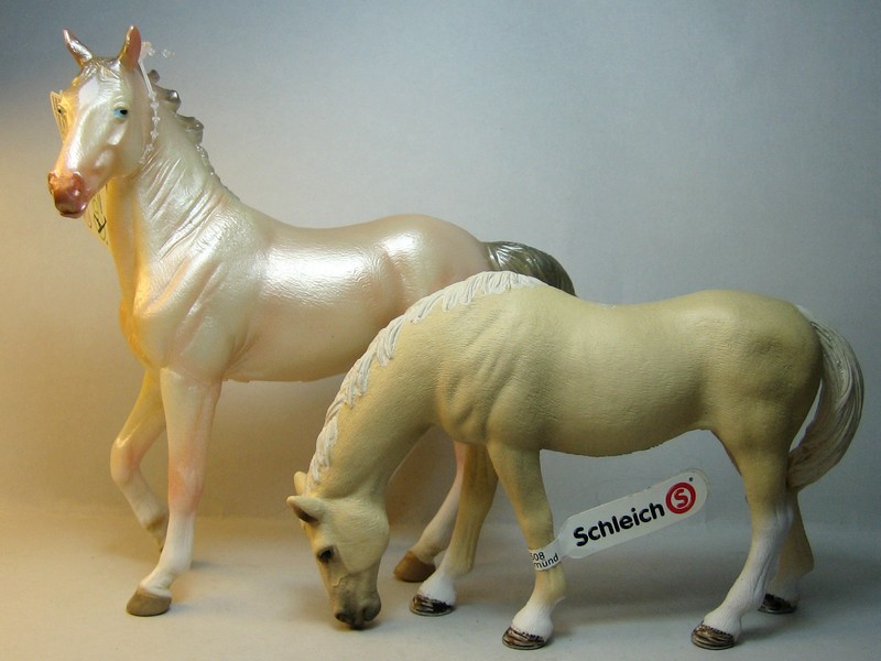 Some new Collecta horses released in February 2013 - Page 2 Compareakals_zpsb06ec187