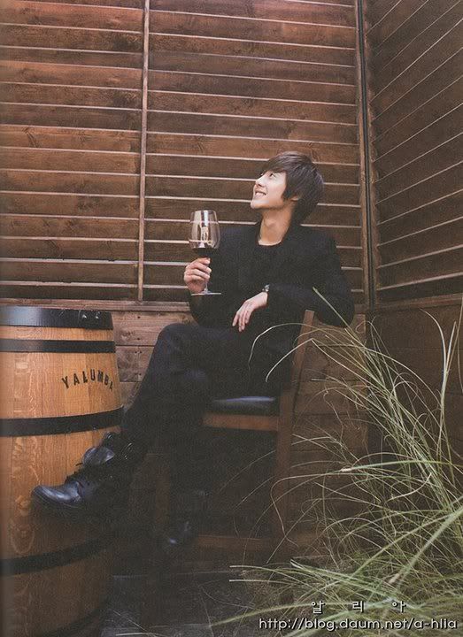 [scans] Kim Hyun Joong ~ Wine and People Book 185242_263967973629446_231614143531496_1147666_4815372_n