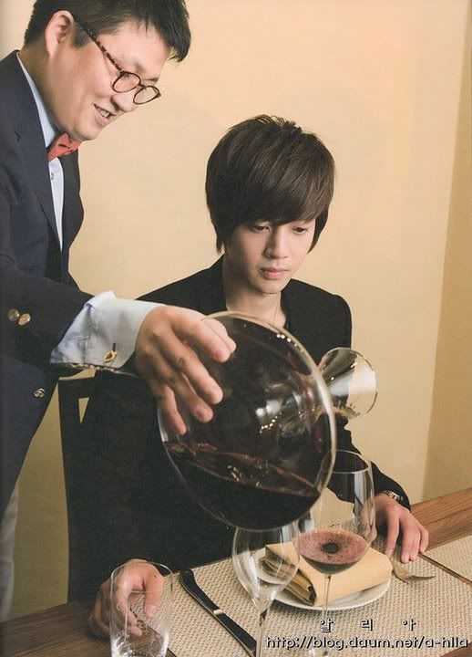 [scans] Kim Hyun Joong ~ Wine and People Book 185242_263967986962778_231614143531496_1147670_5254977_n