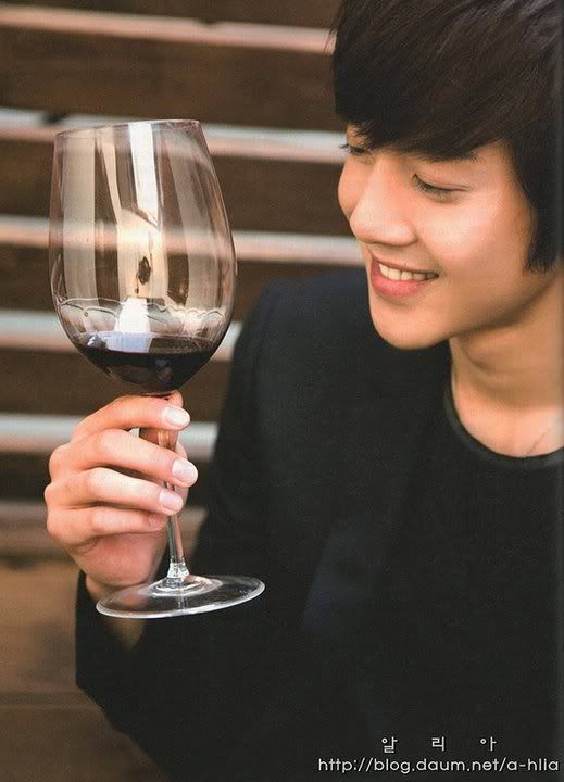 [scans] Kim Hyun Joong ~ Wine and People Book 263373_263968786962698_231614143531496_1147679_4832411_n