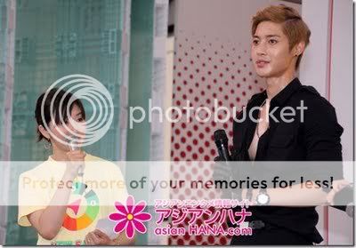 [HJL] ODAIBA Fan Sign - Japan [29.07.2011] (3)  282555_259492790743631_231614143531496_1125916_3948826_n