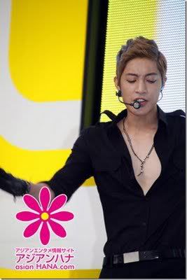 [HJL] ODAIBA Fan Sign - Japan [29.07.2011] (3)  282555_259492804076963_231614143531496_1125919_4097381_n