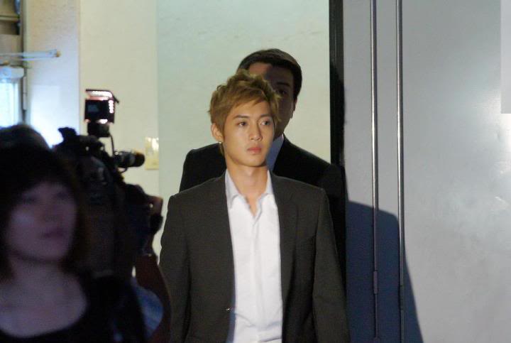 [HJL] The Person [16.08.11] 317353_279478988745011_231614143531496_1215917_1386537506_n