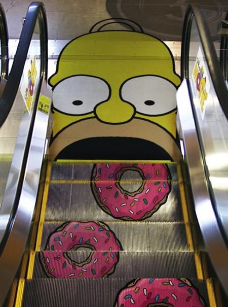 Vídeos y fotos de risa. Un_escalator_homer_simpson