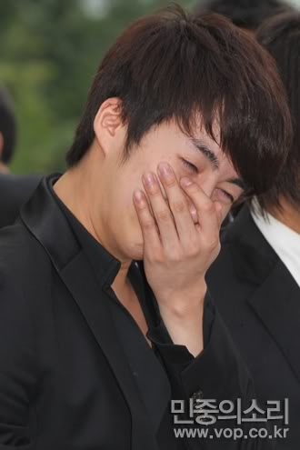 [news+foto] Kim Hyung Jun expresa sus condolencias por el fallecimiento de Chae Dong Ha 02065212_C61G1244