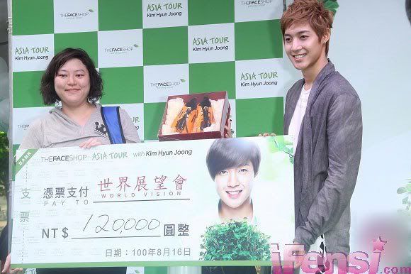 [HJL] TFS Store & FanSigning en XiMenDing - Taiwan [16.08.11] (3)  292742_268201243206119_231614143531496_1168070_1506221_n