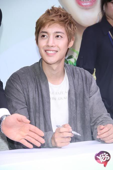 [HJL] TFS Store & FanSigning en XiMenDing - Taiwan [16.08.11] (3)  292880_267512549941655_231614143531496_1165877_4527262_n