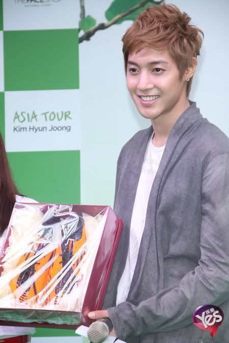 [HJL] TFS Store & FanSigning en XiMenDing - Taiwan [16.08.11] (3)  293145_267512626608314_231614143531496_1165879_2006251_n