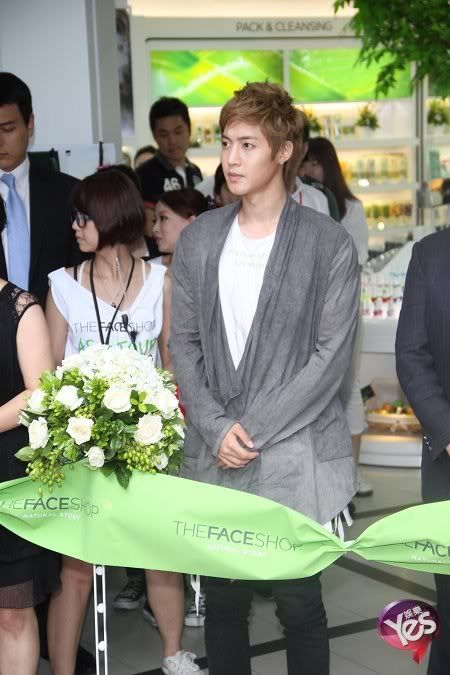 [HJL] TFS Store & FanSigning en XiMenDing - Taiwan [16.08.11] (3)  294330_267512886608288_231614143531496_1165888_5588944_n