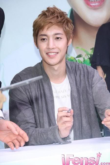 [HJL] TFS Store & FanSigning en XiMenDing - Taiwan [16.08.11] (3)  295879_268201089872801_231614143531496_1168064_6631529_n