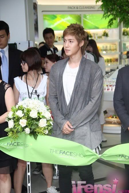 [HJL] TFS Store & FanSigning en XiMenDing - Taiwan [16.08.11] (3)  296218_268201346539442_231614143531496_1168075_164997_n