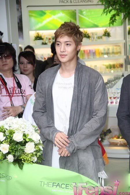 [HJL] TFS Store & FanSigning en XiMenDing - Taiwan [16.08.11] (3)  296802_268201143206129_231614143531496_1168066_3964142_n