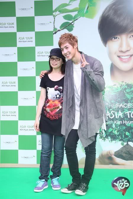 [HJL] TFS Store & FanSigning en XiMenDing - Taiwan [16.08.11] (3)  298492_267512733274970_231614143531496_1165883_396670_n