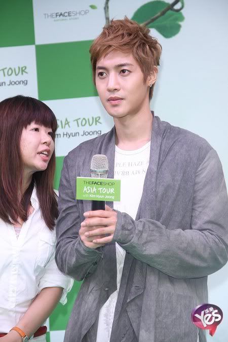 [HJL] TFS Store & FanSigning en XiMenDing - Taiwan [16.08.11] (3)  298696_267512679941642_231614143531496_1165881_1933187_n