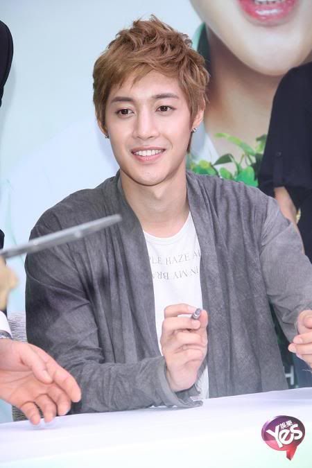 [HJL] TFS Store & FanSigning en XiMenDing - Taiwan [16.08.11] (3)  299177_267512513274992_231614143531496_1165876_2019230_n