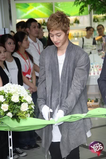 [HJL] TFS Store & FanSigning en XiMenDing - Taiwan [16.08.11] (3)  299190_267512849941625_231614143531496_1165887_3359248_n