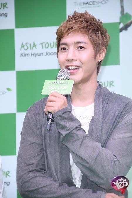 [HJL] TFS Store & FanSigning en XiMenDing - Taiwan [16.08.11] (3)  299561_267512826608294_231614143531496_1165886_2200843_n