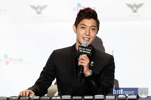 [news] Kim Hyun Joong habla sobre las presiones de ir en solitario 5f3fe4f56f71190ec106fcf