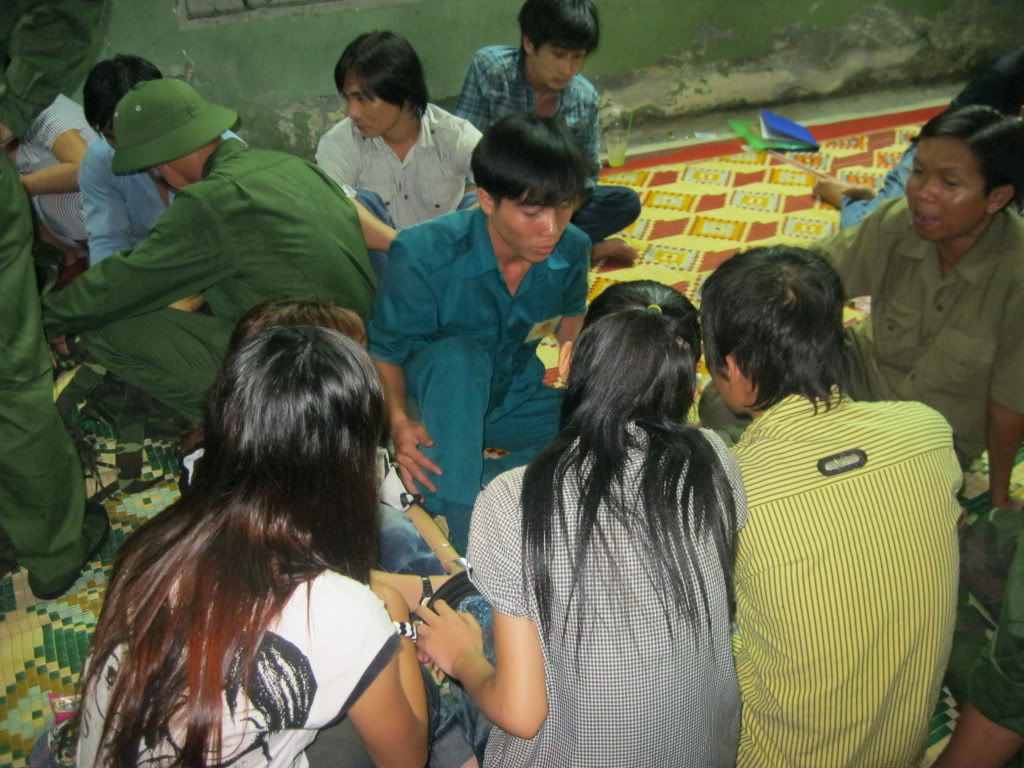 Hình ảnh đưa tiễn các thanh niên lên đường nhập ngũ quận Bình Tân 07/09/2011 IMG_2257