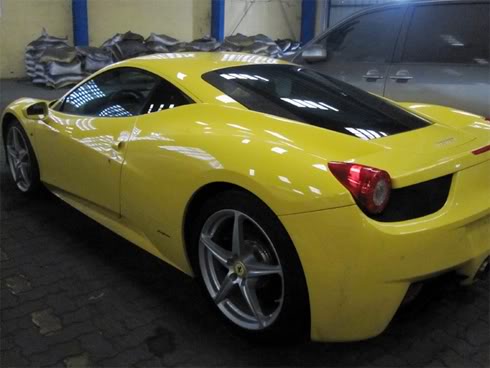 Siêu xe Ferrari 458 Italia màu vàng cập cảng Hải Phòng A2-9