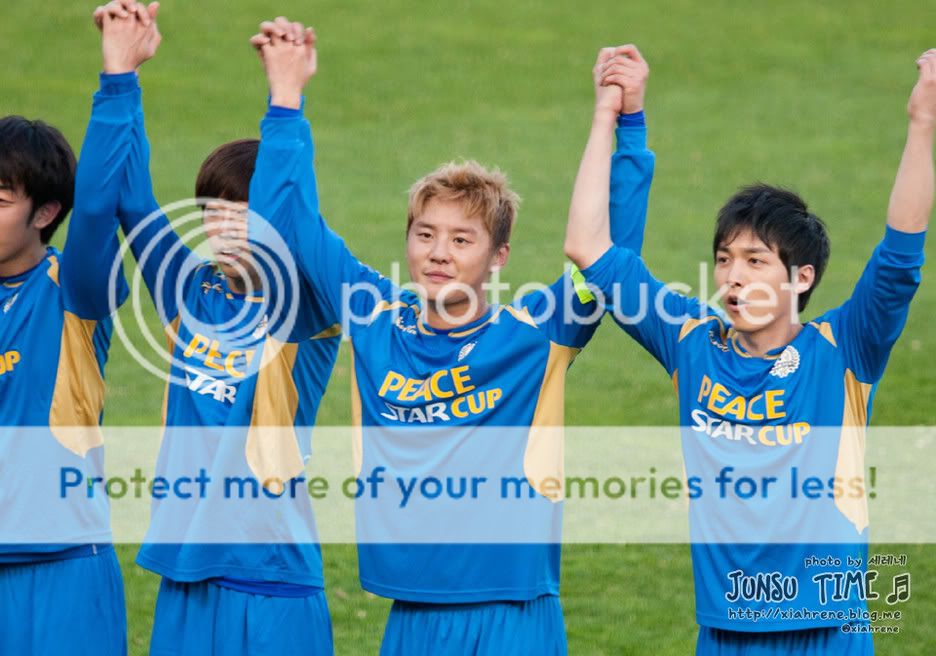 [Pics][21112011] Junsu @ FC Men update 8-6