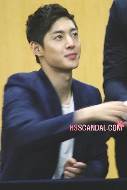 [HJL] ‘Break Down’ album fansign event  [28.06.11] Eae3ef5630458abda1cc2bf