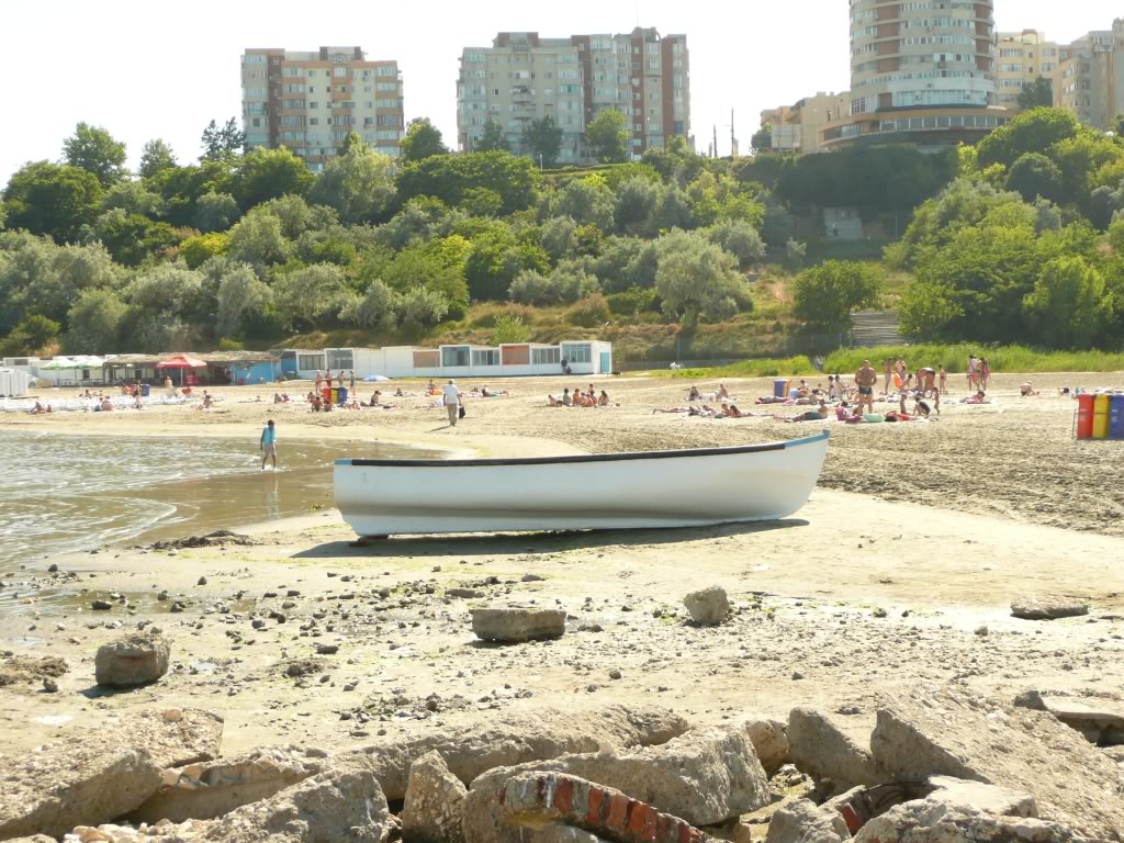 CONSTANTA: PLAJA MODERN SI ZONELE CU IESIRE LA MARE  3PAPUCI4