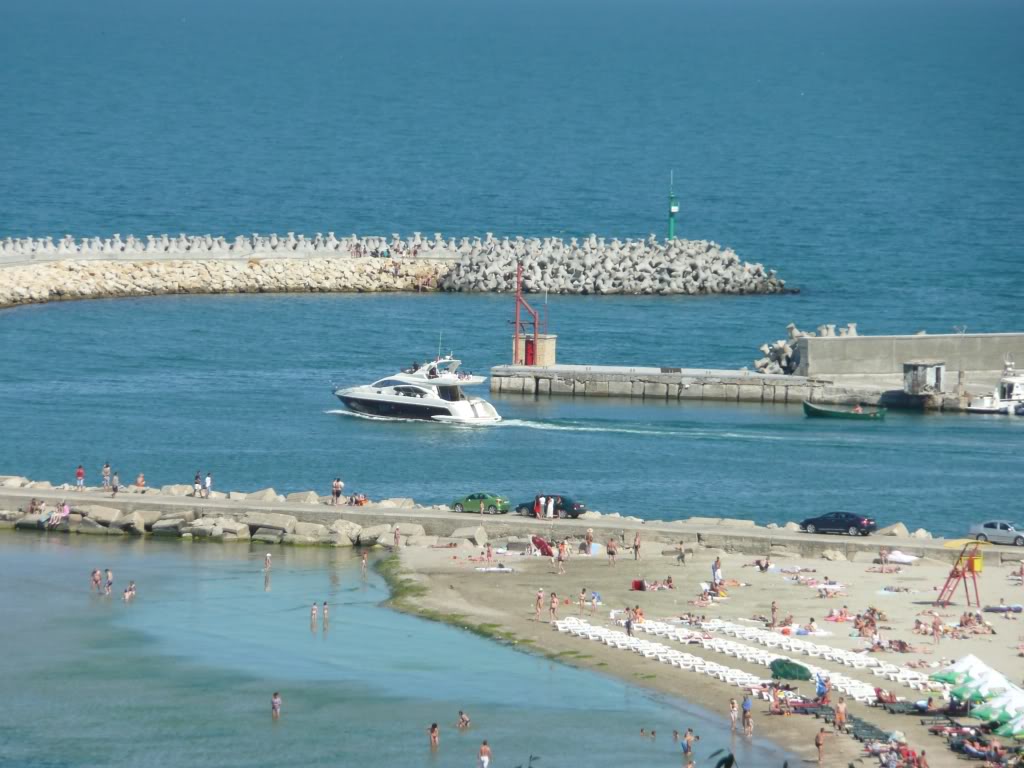 CONSTANTA: PLAJA MODERN SI ZONELE CU IESIRE LA MARE  Port_TOMIS